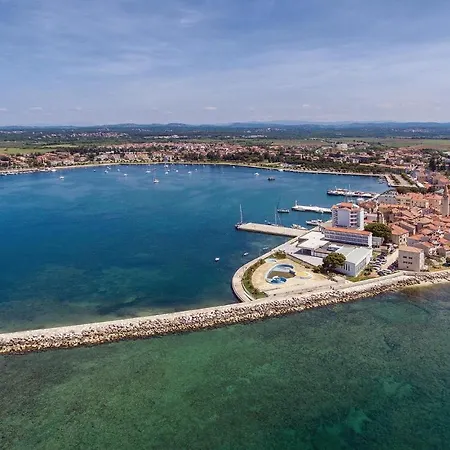 Beautiful In W/ Umag